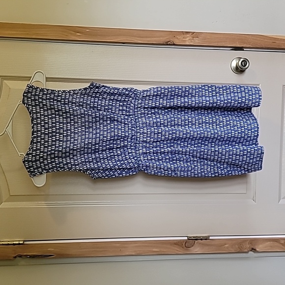 Peppermint medium 100% polyester dress with lace design down the chest - Picture 6 of 6